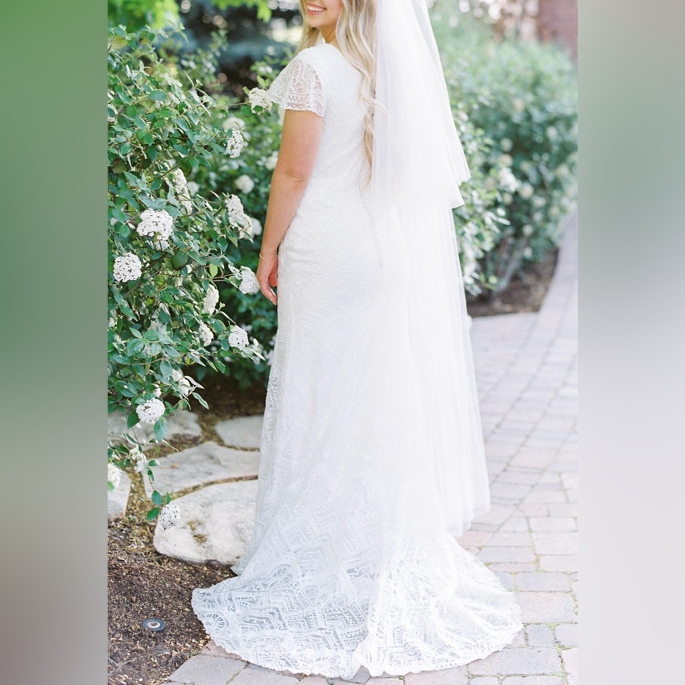 Lis Simon - custom beaded lace wedding gown - Picture 6 of 8